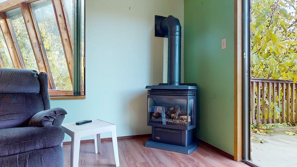 Breakfast Nook Photo of 6481 Reeves Road, Sechelt, BC
