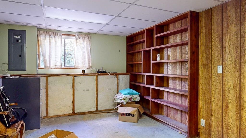 Entry Foyer Photo of 6481 Reeves Road, Sechelt, BC