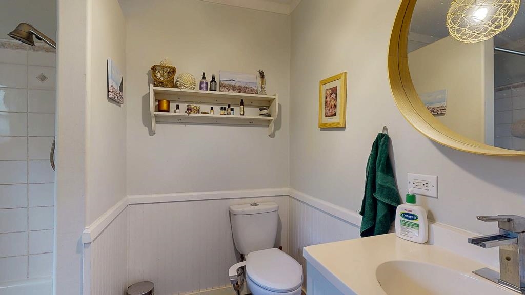 Hot Tub / Spa Photo of 6481 Reeves Road, Sechelt, BC