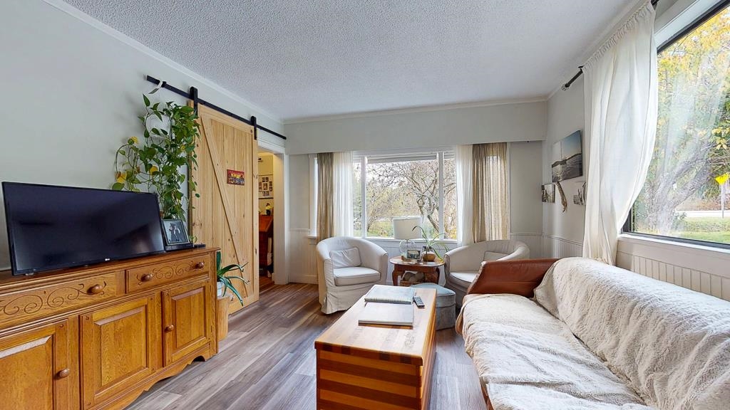 Swimming Pool Photo of 6481 Reeves Road, Sechelt, BC