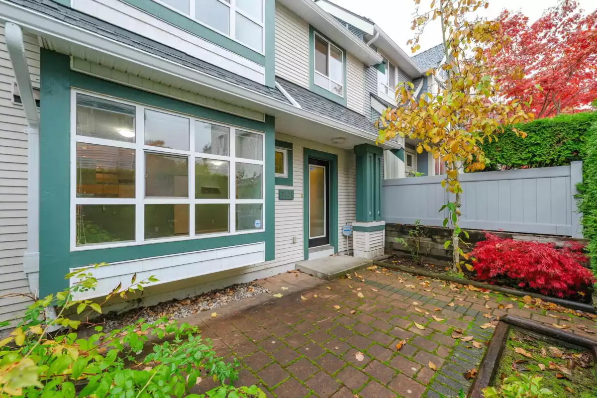 Family Room Photo of 7431 Magnolia Terrace, Burnaby, BC