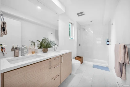 Entry Foyer Photo of 1407 East 1st Street, Vancouver, BC