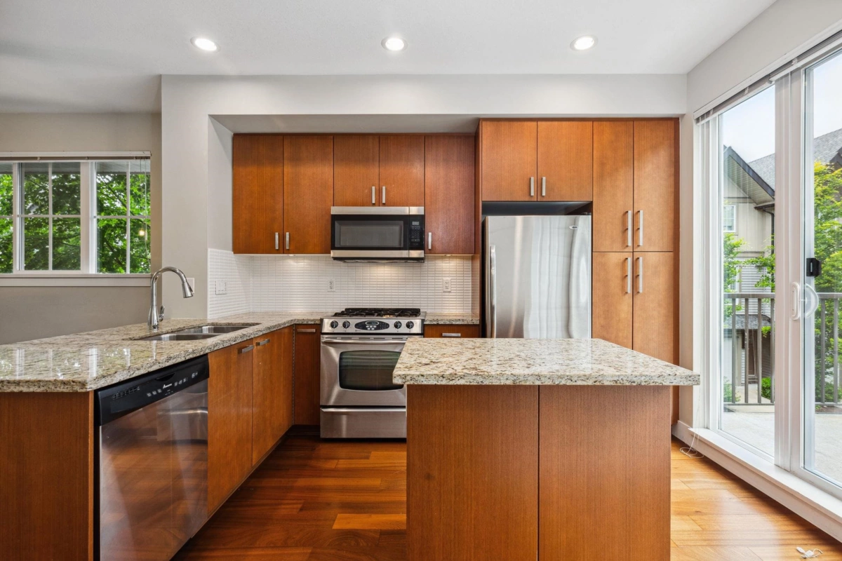 Kitchen Photo of 257 2501 161a Street, Surrey, BC