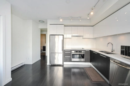 Kitchen Island Photo of 3905 6333 Silver Avenue, Burnaby, BC