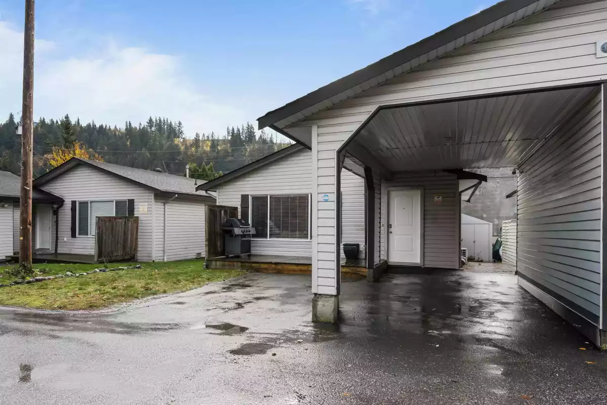 Breakfast Nook Photo of 2 5648 Vedder Road, Chilliwack, BC