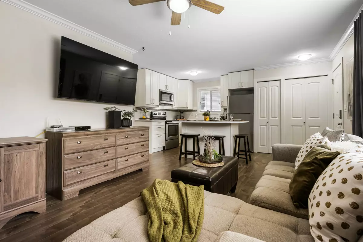 Living Room Photo of 2 5648 Vedder Road, Chilliwack, BC