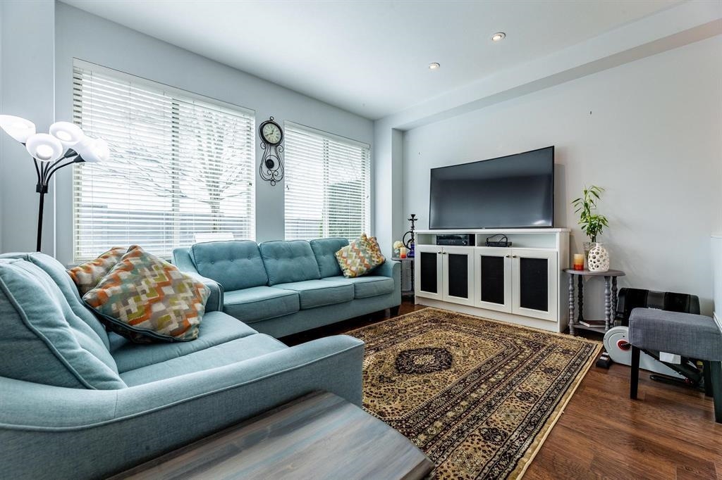 Kitchen Island Photo of 13 34248 King Road, Abbotsford, BC
