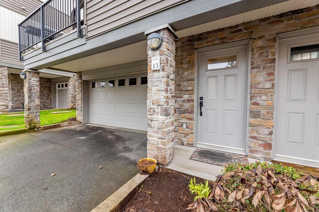 Living Room Photo of 13 34248 King Road, Abbotsford, BC