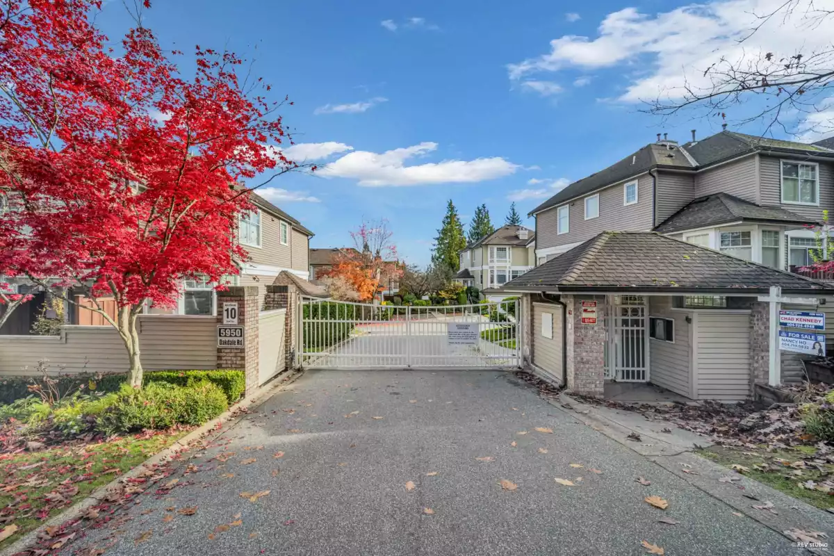 Living Room Photo of 19 5950 Oakdale Road, Burnaby, BC