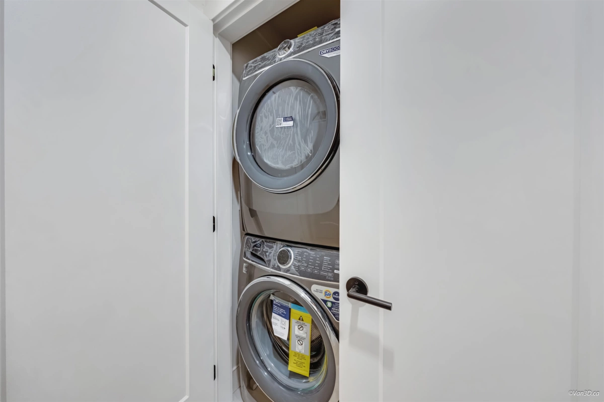 Hallway Photo of 1 6730 Heather Street, Vancouver, BC