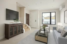 L1 4413 Oxford Street, Burnaby, BC