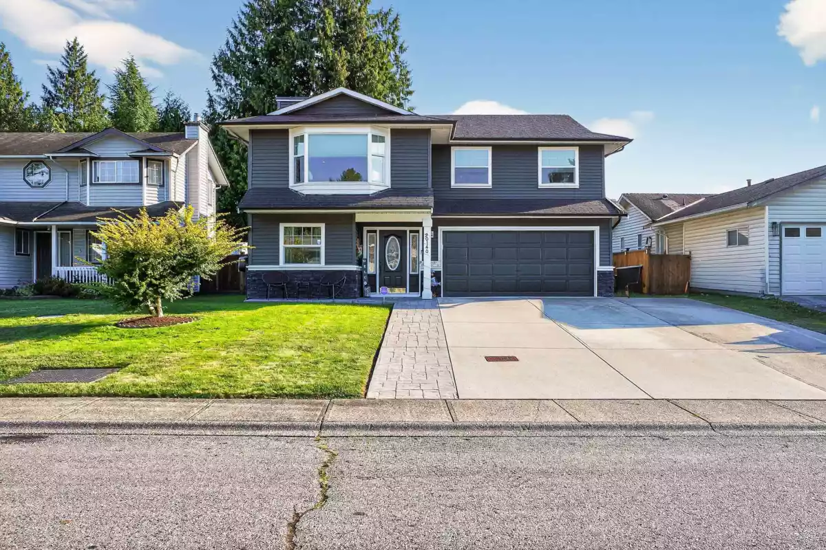 Front Yard Photo of 20140 Bruce Avenue, Maple Ridge, BC