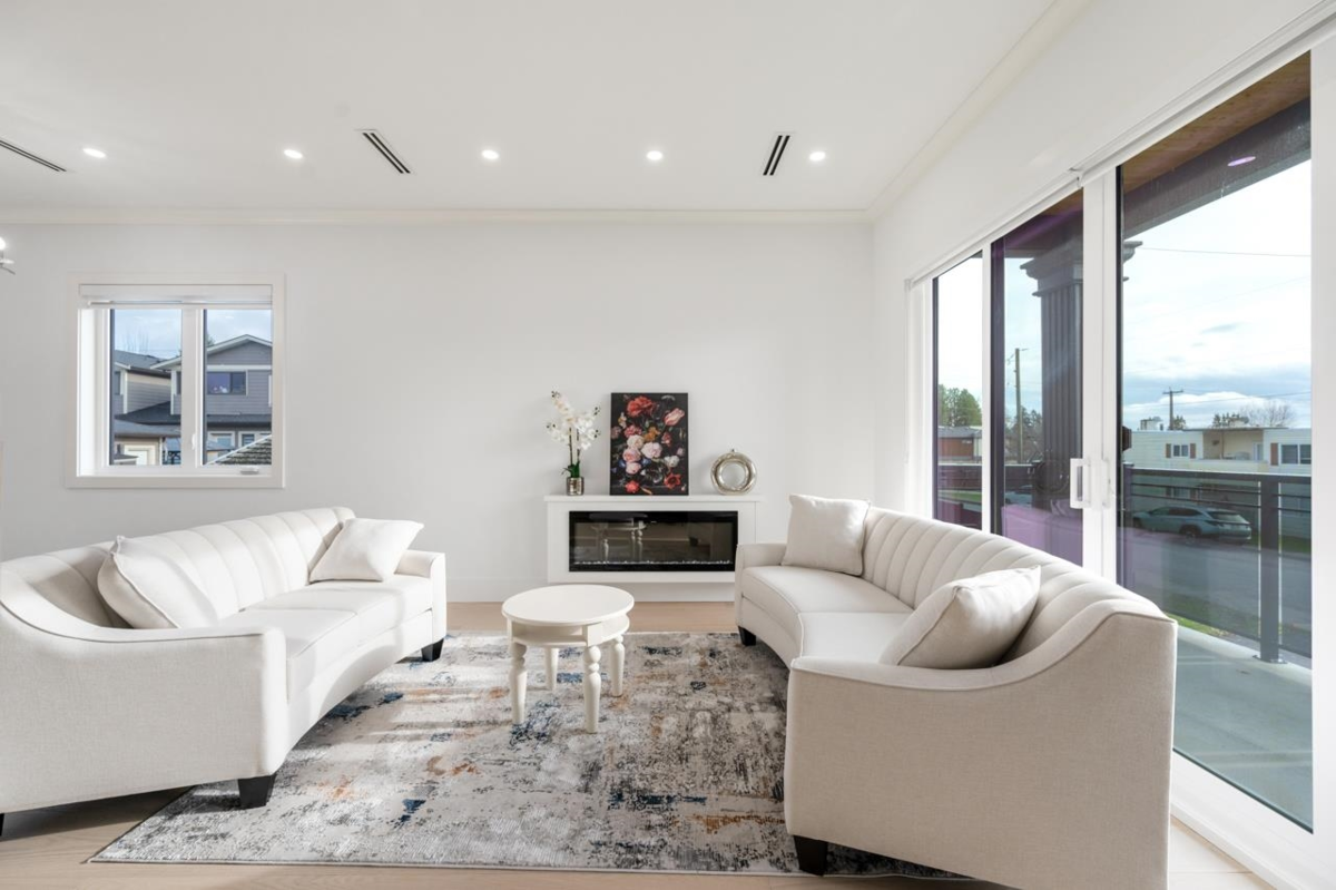 Dining Area Photo of 2 6691 Winch Street, Burnaby, BC