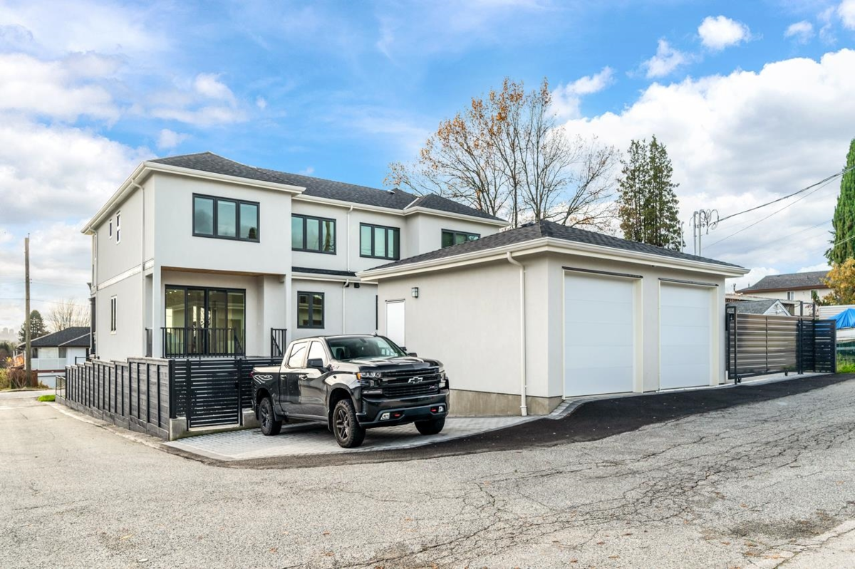 Garden / Landscaping Photo of 2 6691 Winch Street, Burnaby, BC