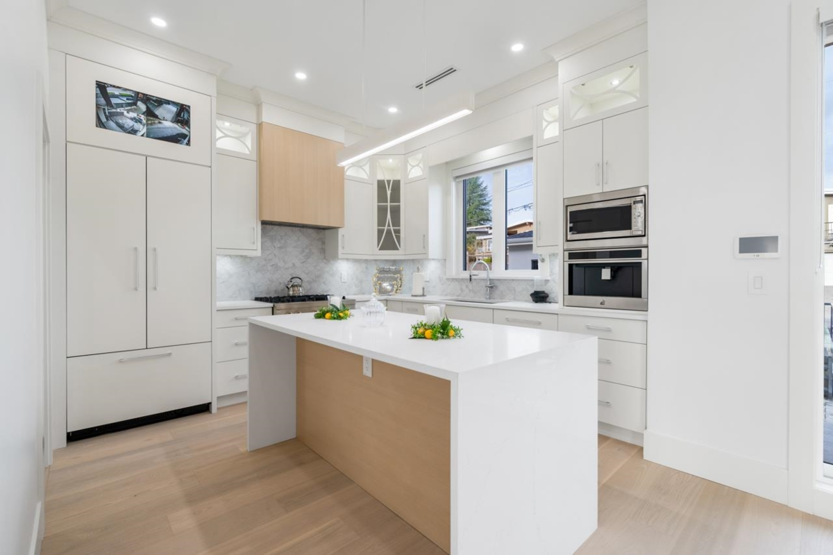 Walk-In Closet Photo of 2 6691 Winch Street, Burnaby, BC