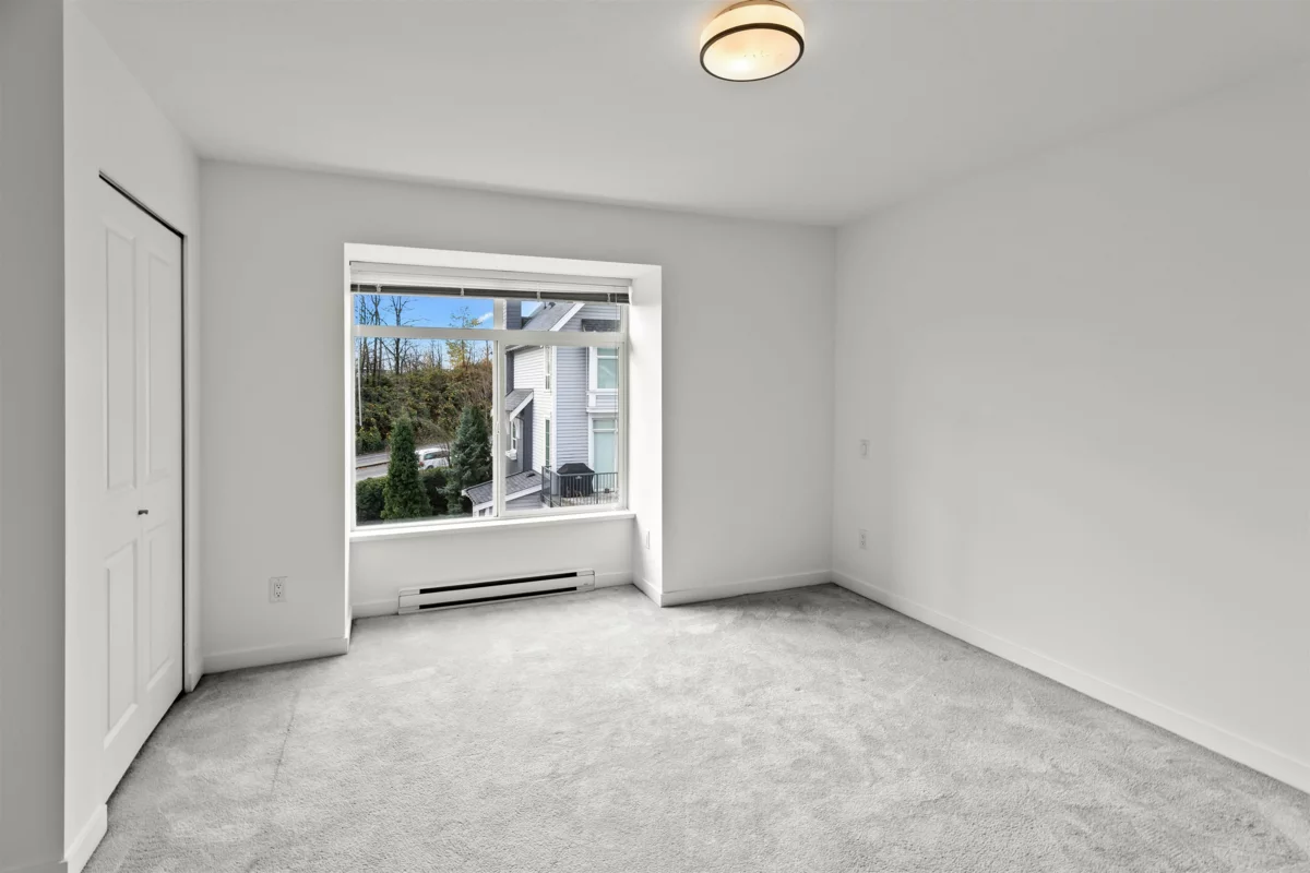 Entry Foyer Photo of 11 2838 Livingstone Avenue, Abbotsford, BC