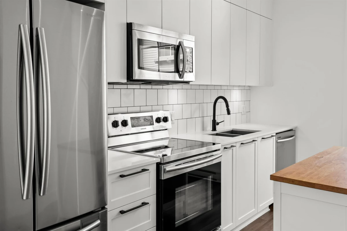 Kitchen Island Photo of 11 2838 Livingstone Avenue, Abbotsford, BC