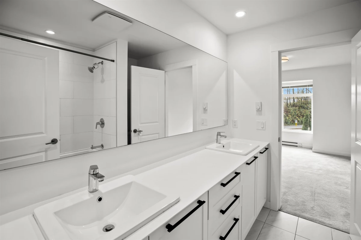 Laundry Room Photo of 11 2838 Livingstone Avenue, Abbotsford, BC