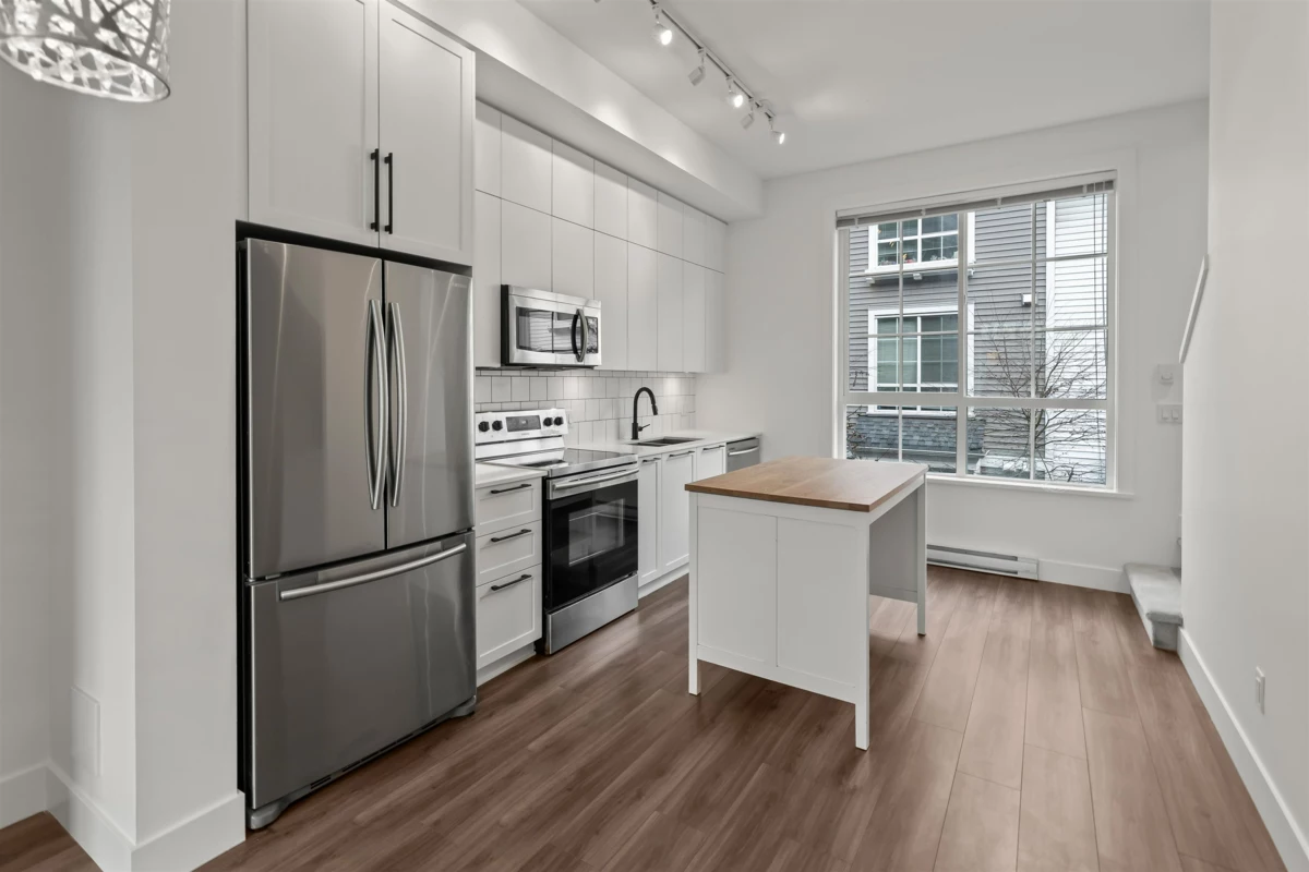 Pantry Photo of 11 2838 Livingstone Avenue, Abbotsford, BC