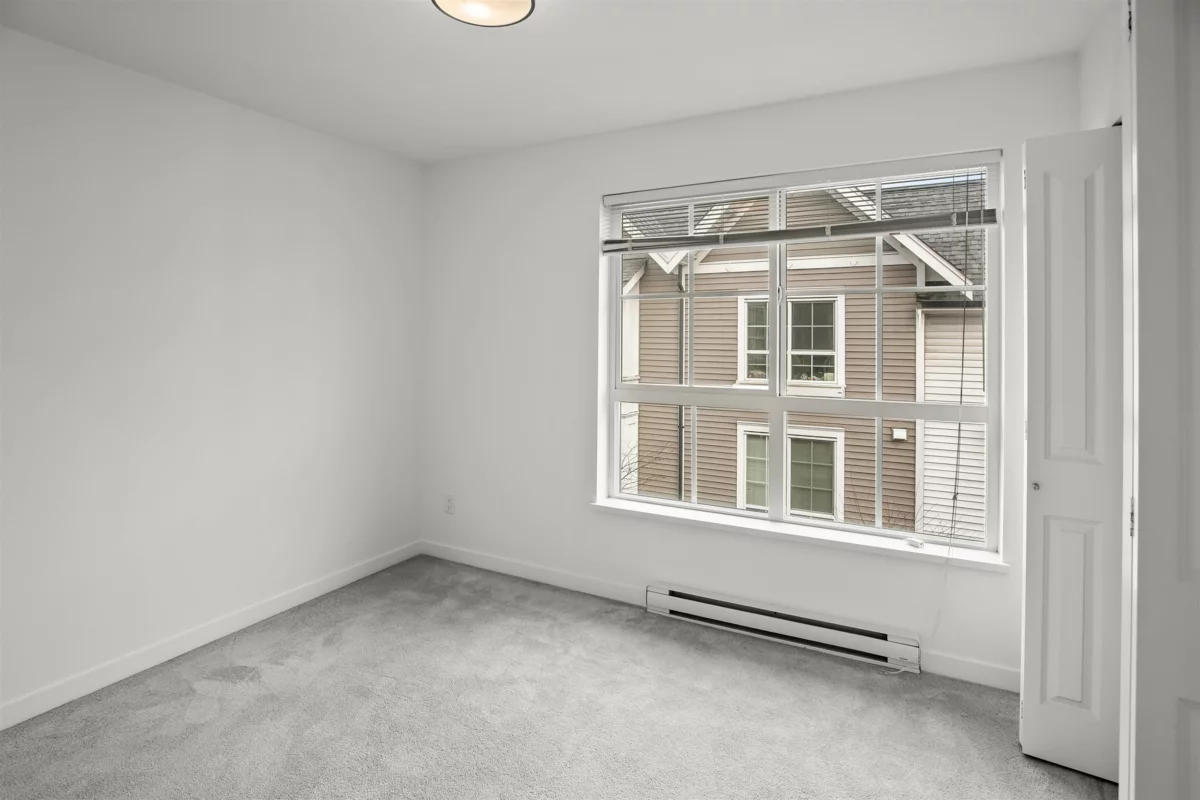 Powder Room Photo of 11 2838 Livingstone Avenue, Abbotsford, BC