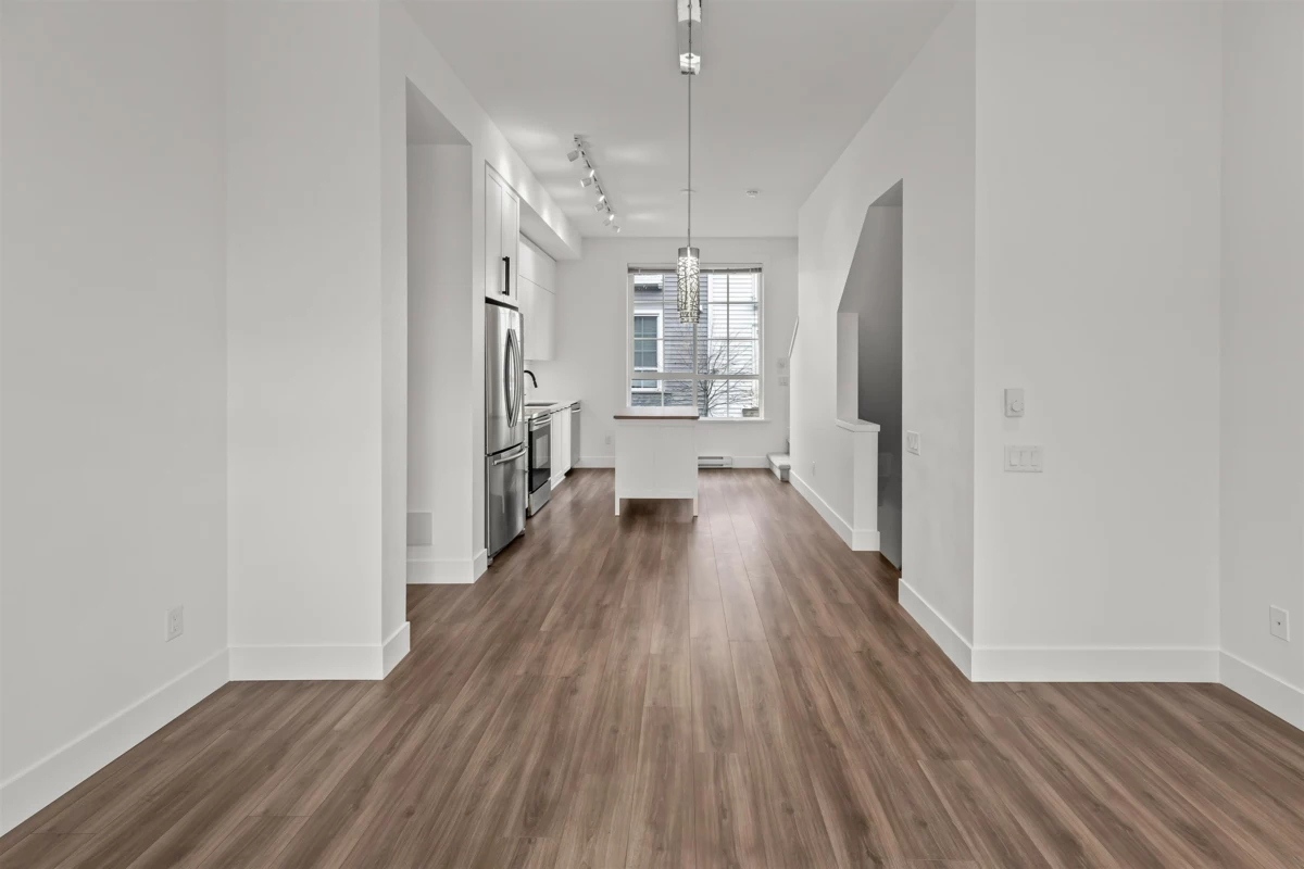 Walk-In Closet Photo of 11 2838 Livingstone Avenue, Abbotsford, BC