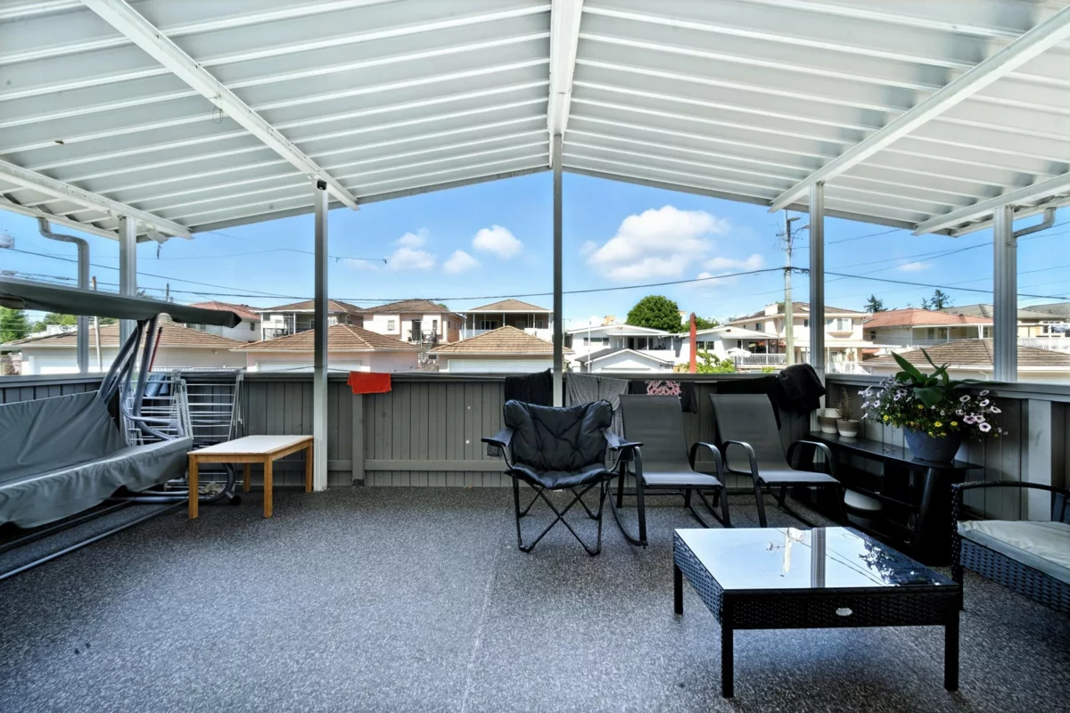 Entry Foyer Photo of 2545 E 43rd Avenue, Vancouver, BC