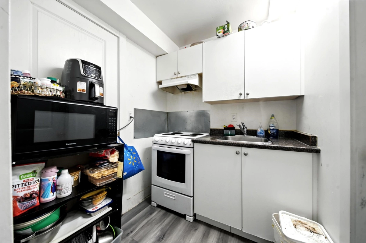 Hallway Photo of 2545 E 43rd Avenue, Vancouver, BC