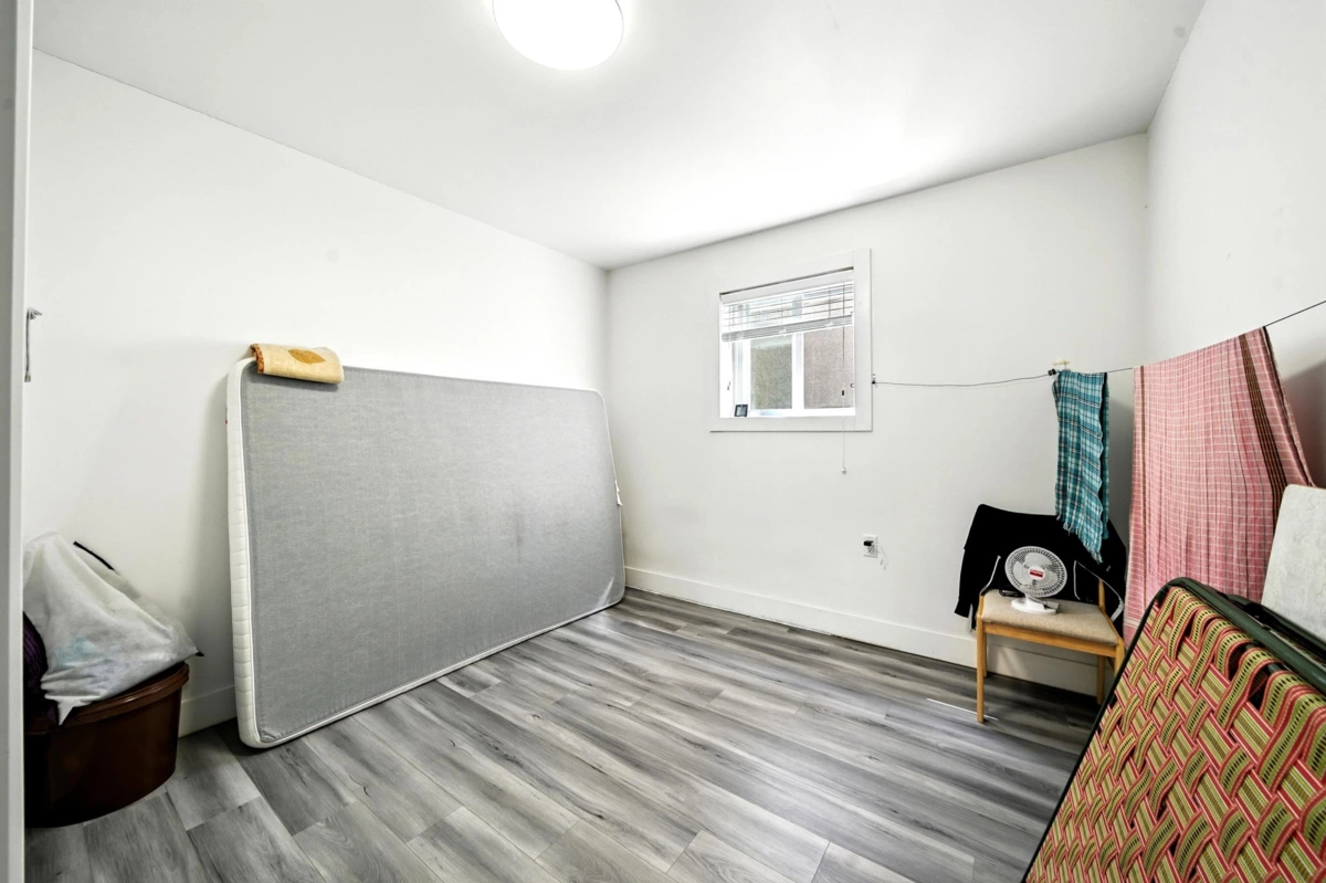 Swimming Pool Photo of 2545 E 43rd Avenue, Vancouver, BC