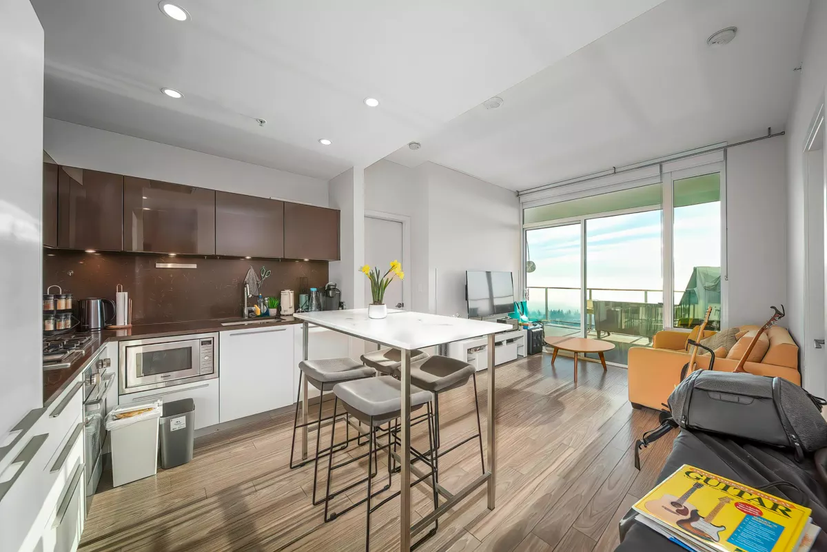 Primary Bathroom Photo of 3804 6383 Mckay Avenue, Burnaby, BC