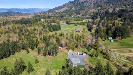 Community Amenities Photo (Clubhouse) of 4491 Bench Road, Chilliwack, BC