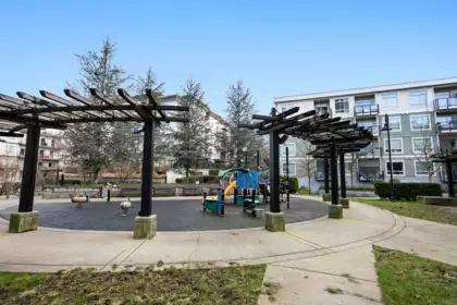 Backyard Photo of 516 13733 107a Avenue, Surrey, BC