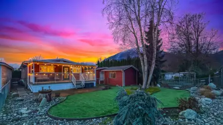 Front exterior of 62 41168 Lougheed Highway, Mission, BC