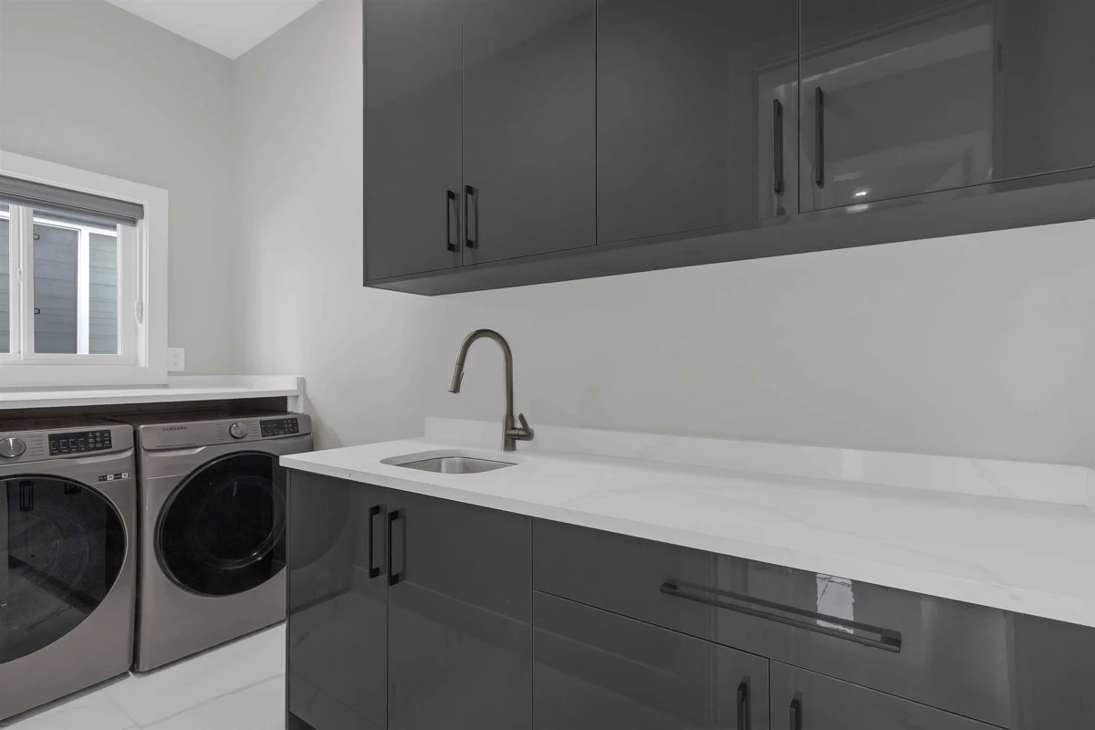 Walk-In Closet Photo of 5942 168 Street, Surrey, BC