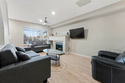 Kitchen Photo of 7 12778 66 Avenue, Surrey, BC