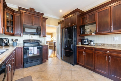 Walk-In Closet Photo of 8609 Tupper Boulevard, Mission, BC