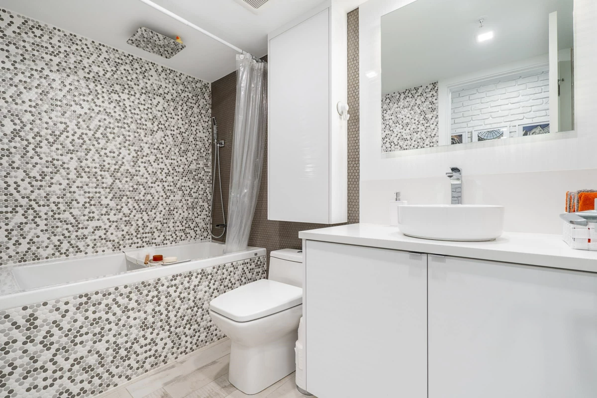 Entry Foyer Photo of 1806 235 Guildford Way, Port Moody, BC