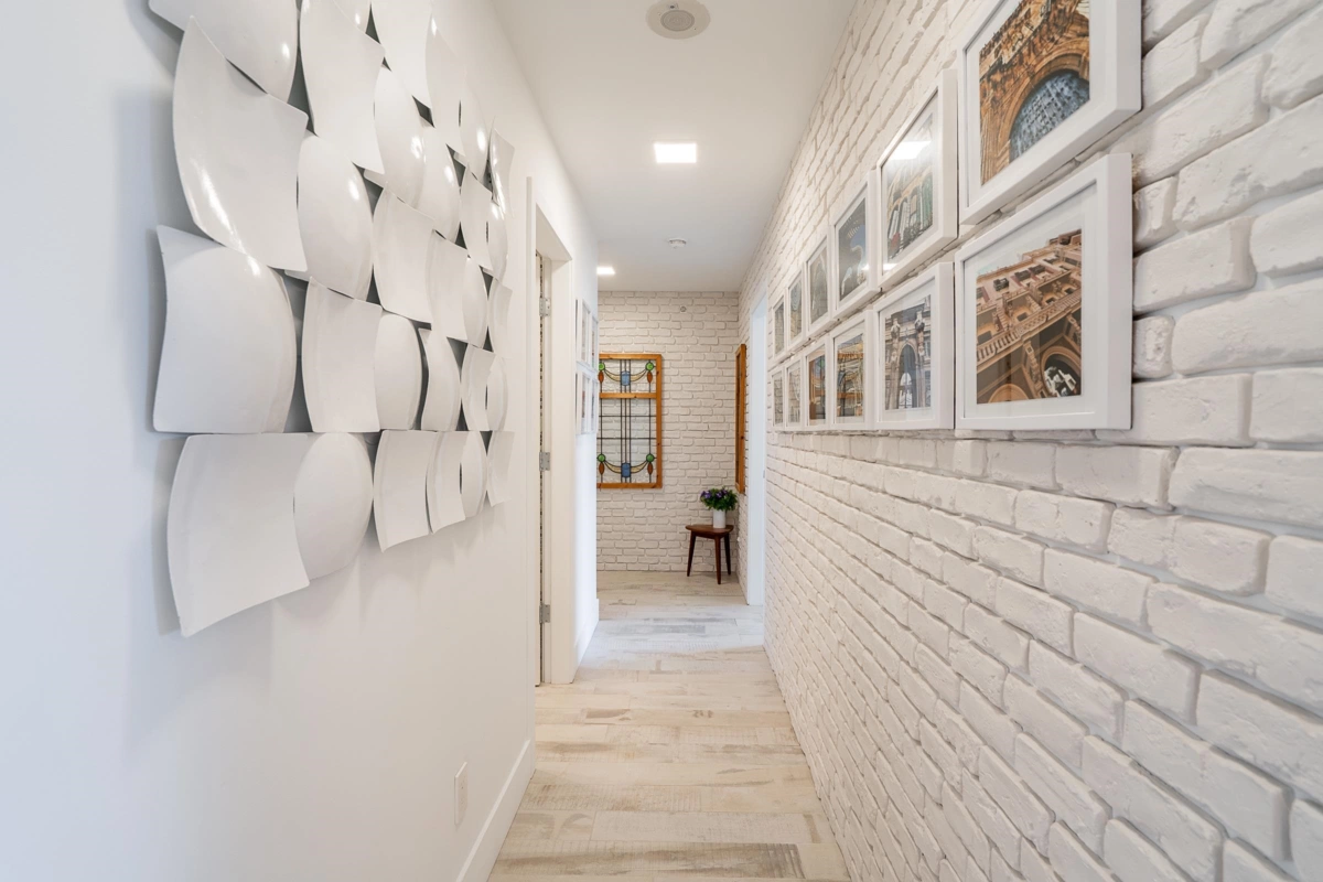 Hallway Photo of 1806 235 Guildford Way, Port Moody, BC