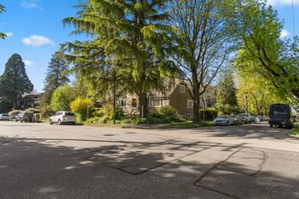 Front Yard Photo of 95 E 15th Avenue, Vancouver, BC