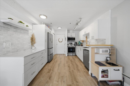 Kitchen Island Photo of 303 1433 E 1st Avenue, Vancouver, BC