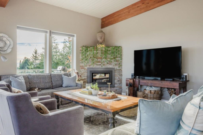 Kitchen Island Photo of 6260 Sunrise Boulevard, Sechelt, BC