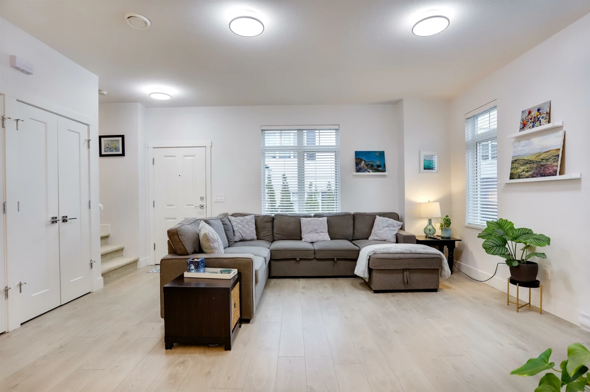 Dining Area Photo of 118 2070 Oak Meadows Drive, Surrey, BC