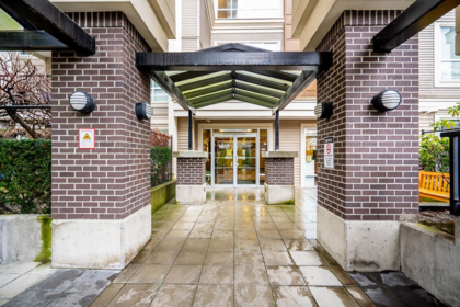 319 9655 King George Boulevard, Surrey, BC, Surrey — Apartment/Condo for sale