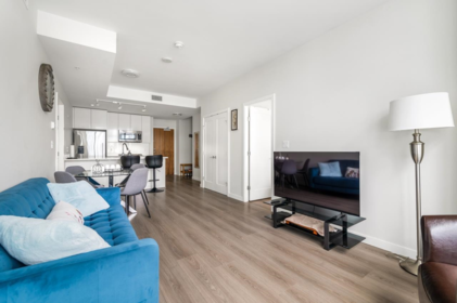 919 8699 Hazelbridge Way, Richmond, BC