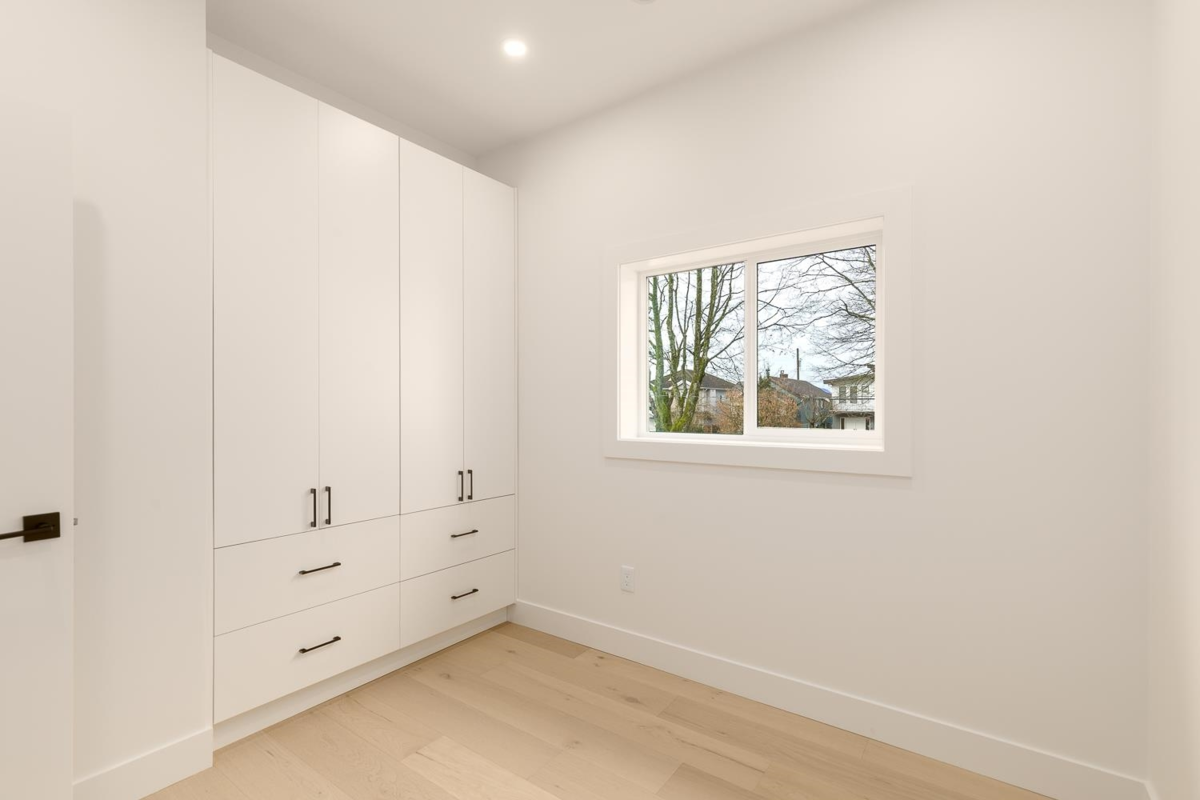 Bedroom 3 Photo of 1 3506 E Pender Street, Vancouver, BC