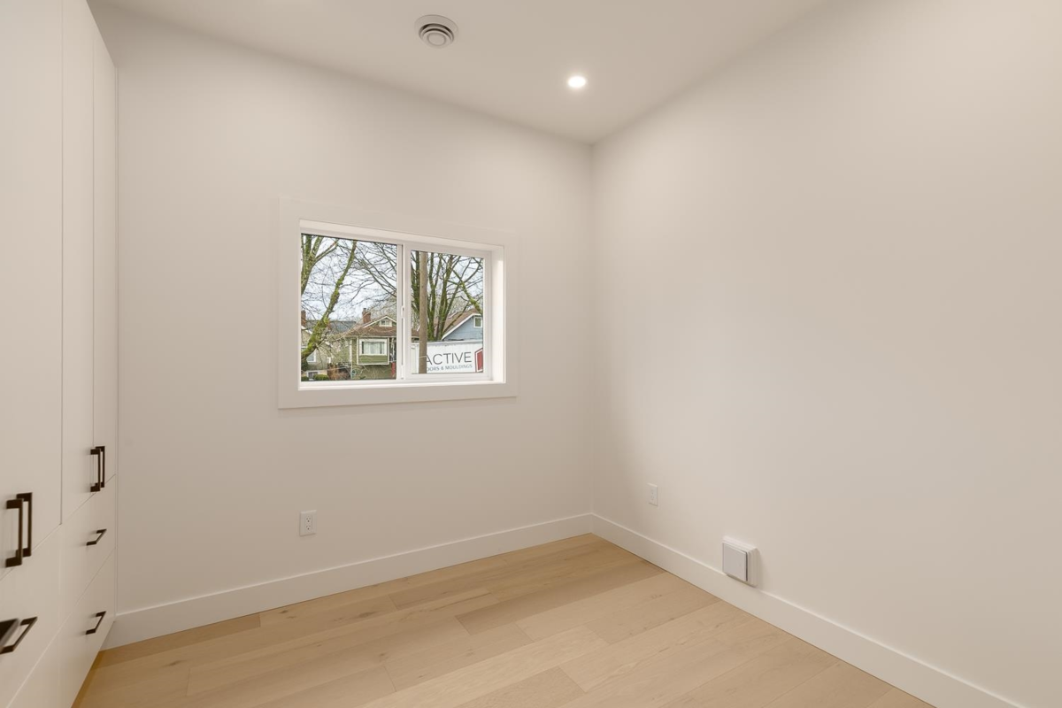 Bedroom 4 Photo of 1 3506 E Pender Street, Vancouver, BC