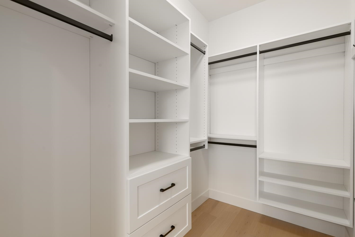 Entry Foyer Photo of 1 3506 E Pender Street, Vancouver, BC