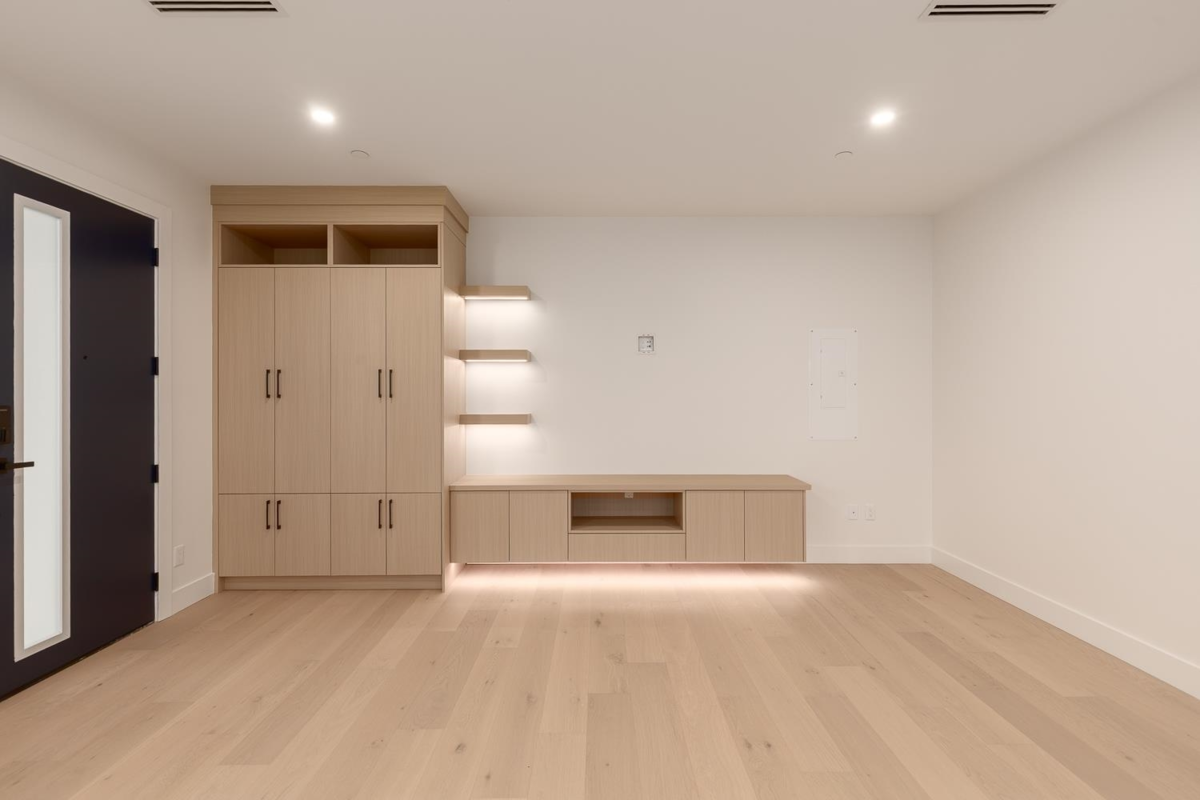 Exterior Rear Photo of 1 3506 E Pender Street, Vancouver, BC