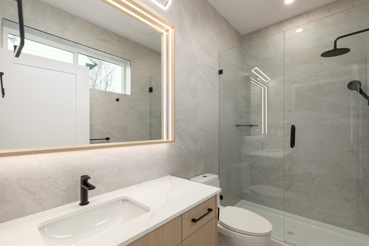 Hallway Photo of 1 3506 E Pender Street, Vancouver, BC