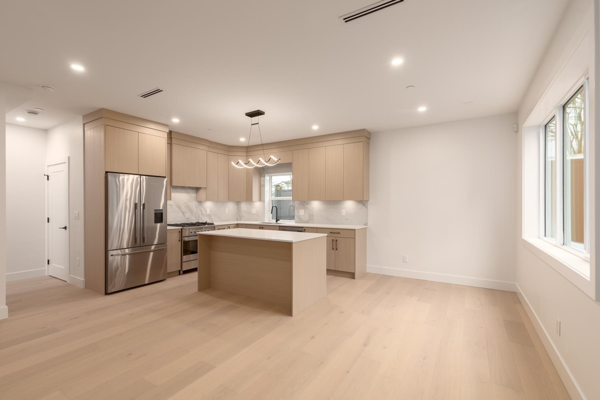 Kitchen Island Photo of 1 3506 E Pender Street, Vancouver, BC