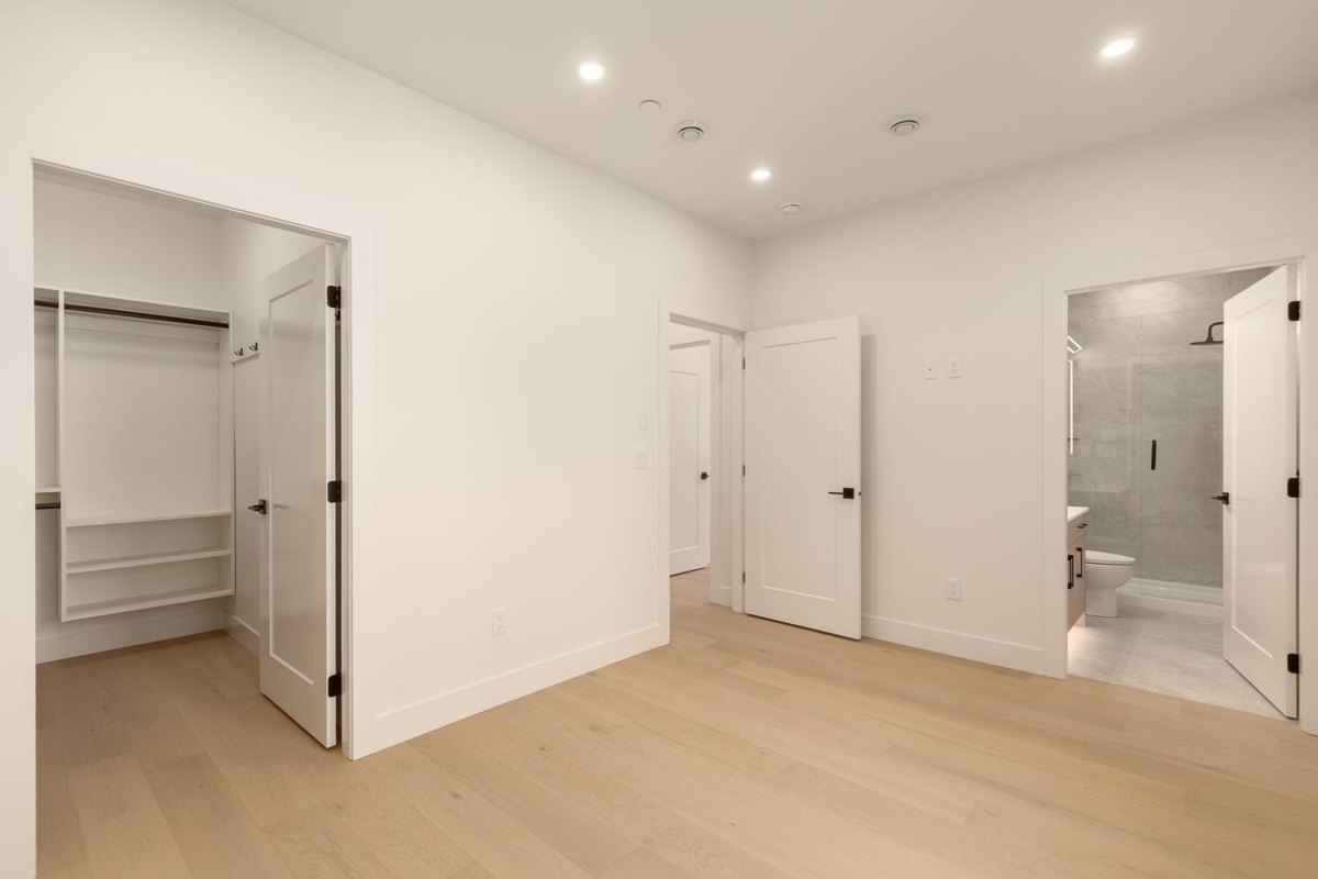 Mudroom Photo of 1 3506 E Pender Street, Vancouver, BC